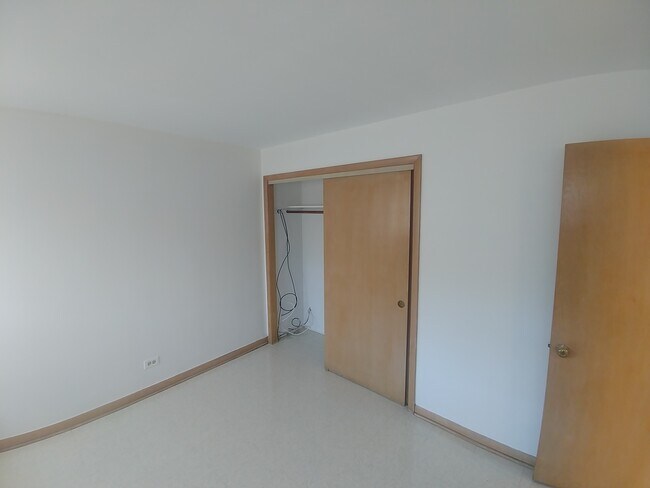 Building Photo - 753 Busse Hwy