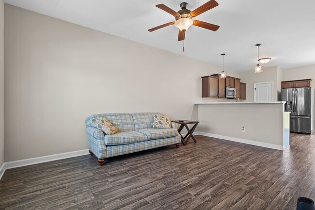 Building Photo - Marshall Farms Townhome Near Piney Green