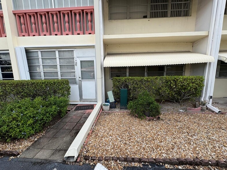 Building Photo - 215 SE 3rd Ave