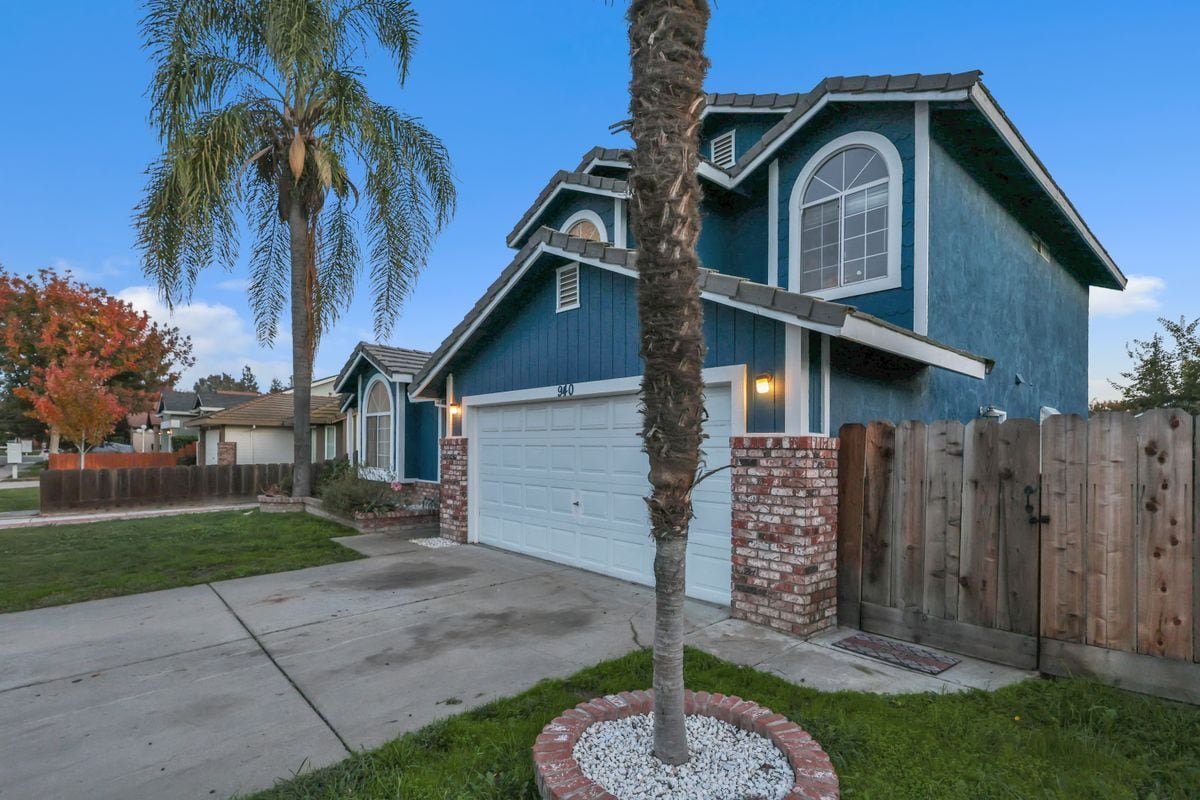 Building Photo - 940 Collegeview Dr