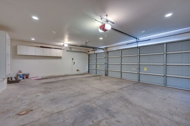 Building Photo - SE!! 4 Bedrooms!! Single Story!! NO HOA!! 3 Car Garage!!! Pool!!! Spa!!! RV Parking!!! Low mainte...