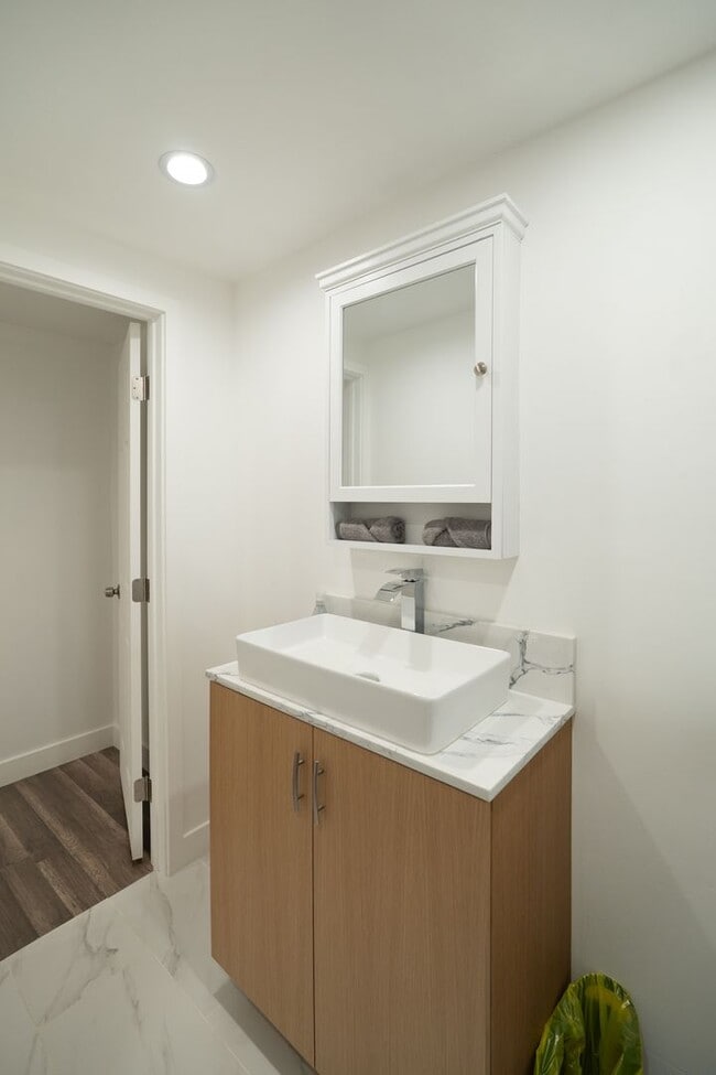 Building Photo - OPEN HOUSE TUESDAY 13,2025@ 6:30pm!       ...