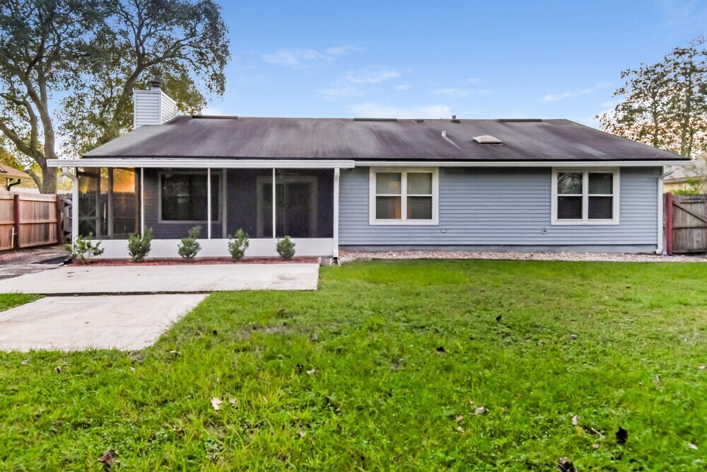 Building Photo - 3303 Hampstead Dr