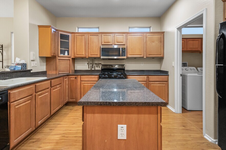 Building Photo - 17547 W Calistoga Dr