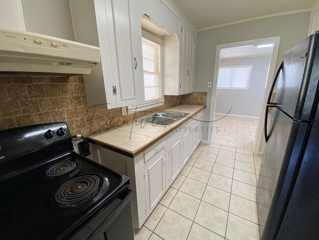 Building Photo - Affordable 3-Bedroom Home with Fenced Yard...