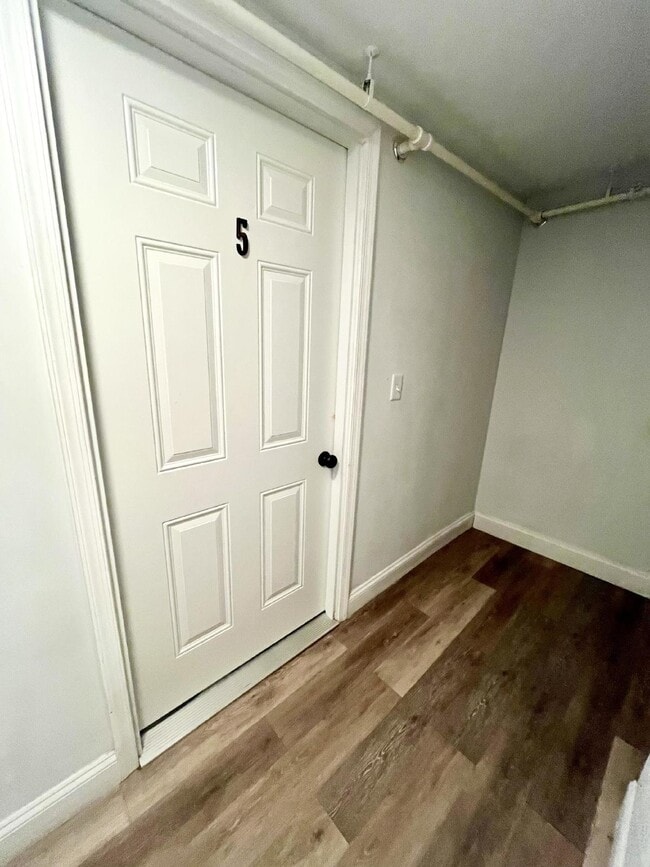 Building Photo - Walk everywhere - Charming Fully Furnished Studio Loft in the Heart of Bath, Maine!