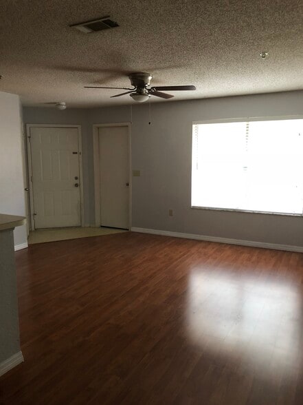 Building Photo - 623 Dory Ln