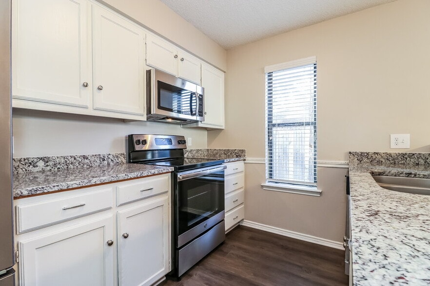 Building Photo - 2808 Barnes Dr