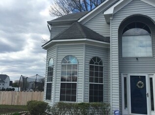 Building Photo - 300 Overshot Arch