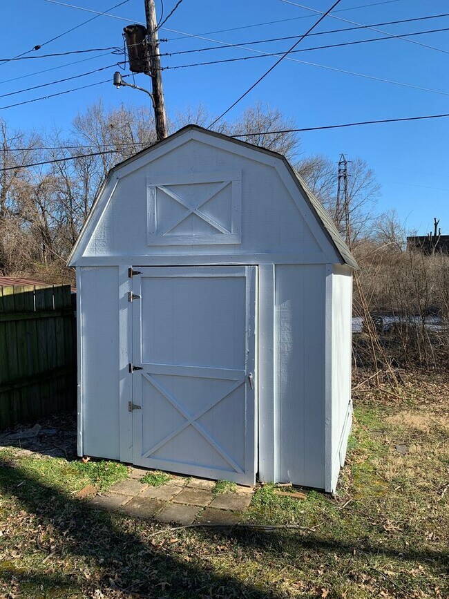 Building Photo - 2522 Meadowlane Dr