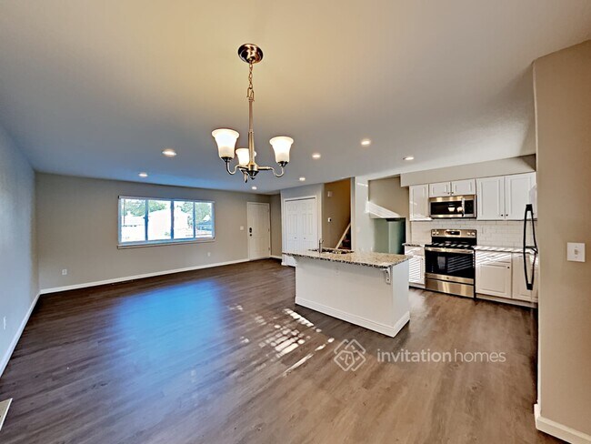 Building Photo - 5424 Del Rey Dr