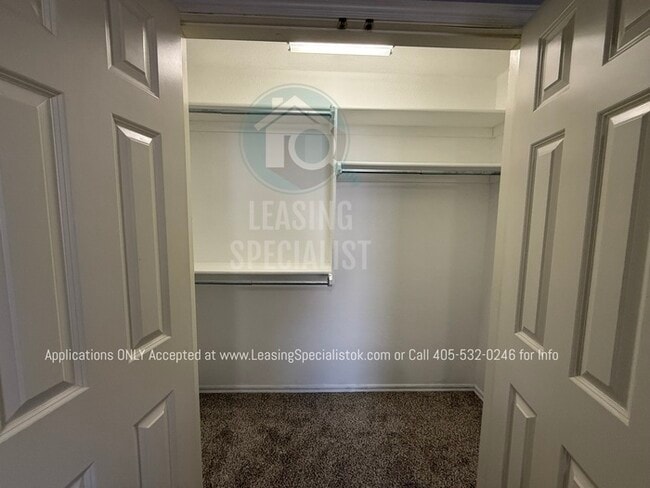 Building Photo - West Norman 3 Bed 2 Bath Garden home!