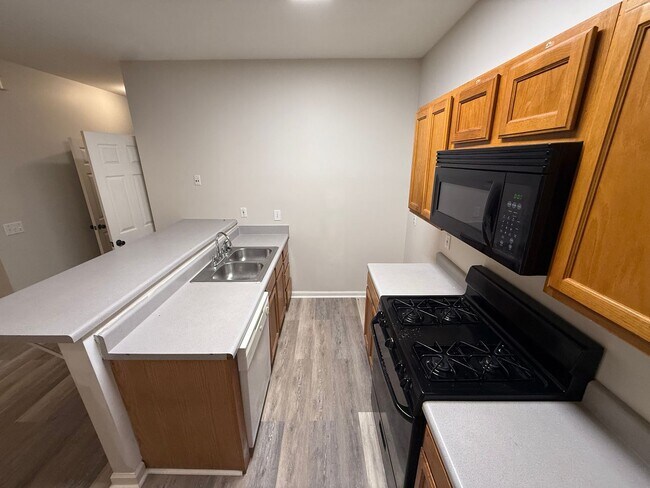 Building Photo - 500-502 Greentree
