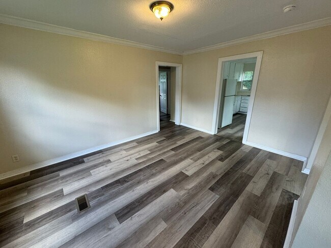 Building Photo - Historic District 2BR/1BA Home Built For Q...
