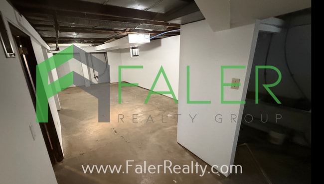 Building Photo - Belmont Bungalow!