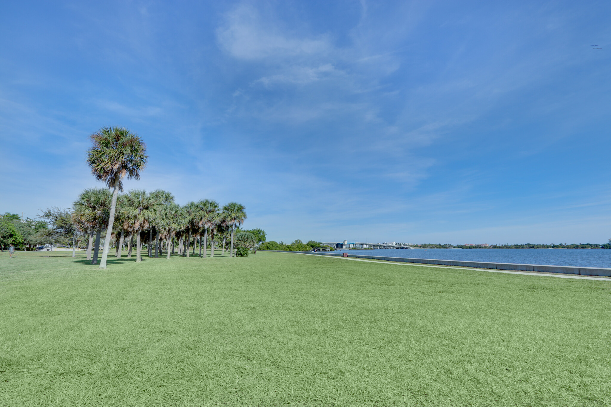 Building Photo - 230 S Lakeside Dr