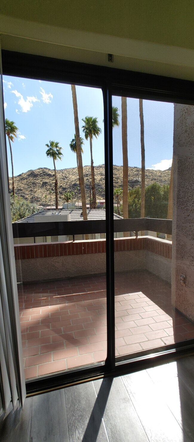 Building Photo - 2601 S Broadmoor Dr