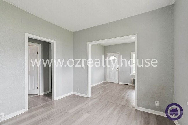 Building Photo - 207 Pulaski St