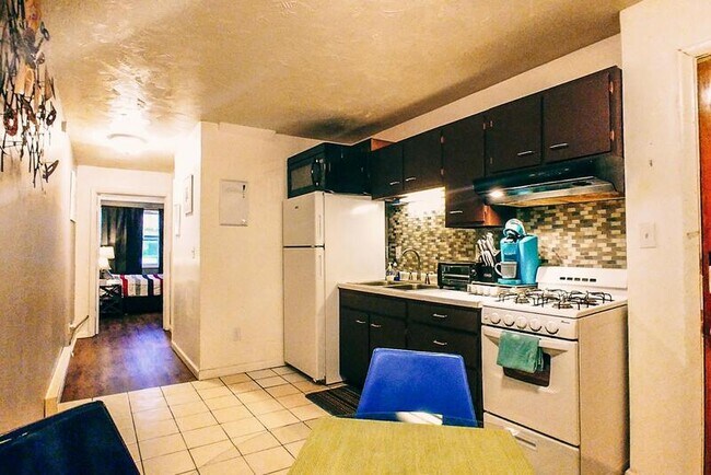 Building Photo - 3512 Dodge St