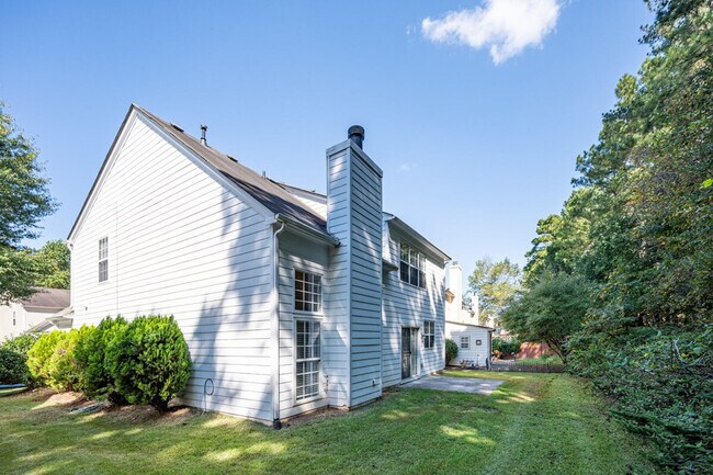 Building Photo - 206 Persimmon Tr