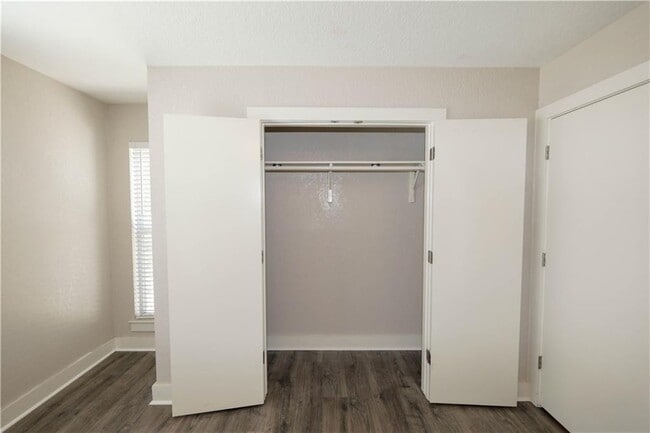 Building Photo - 1302 Danbury Square