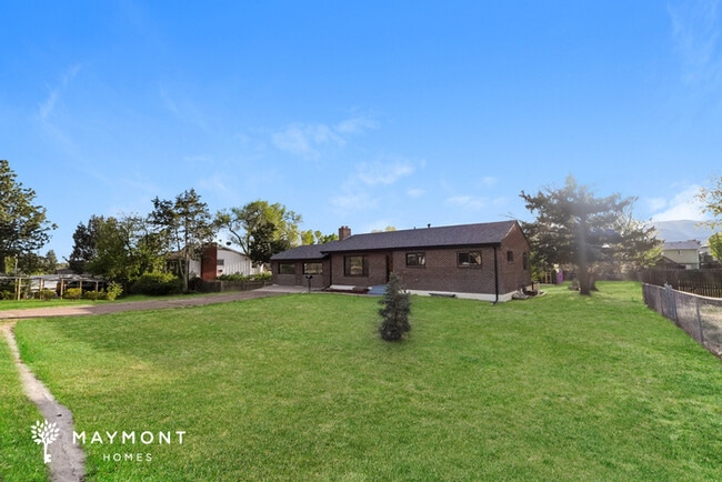 Building Photo - 220 Cunningham Dr