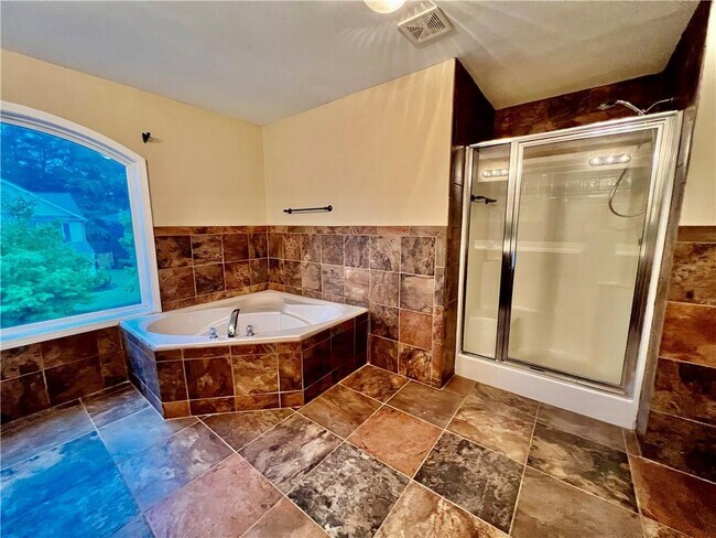 Building Photo - 2066 Peach Shoals Cir