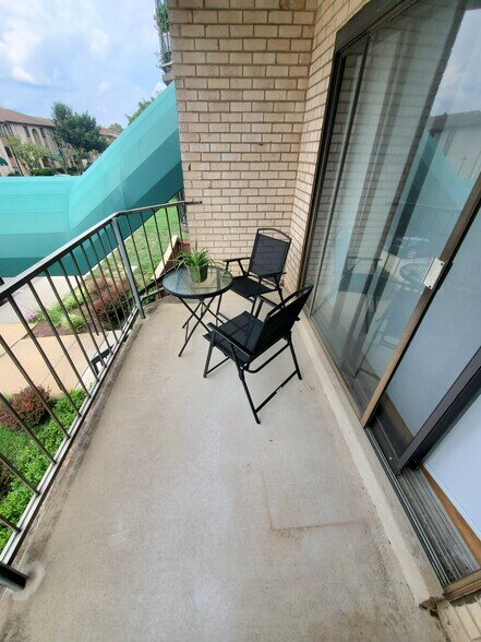 Building Photo - 6936 Hanover Pky
