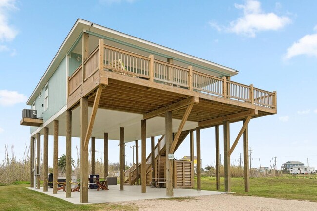 Building Photo - 1062 Cedar Ln