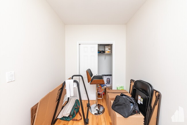 Building Photo - 2428 W Carmen Ave