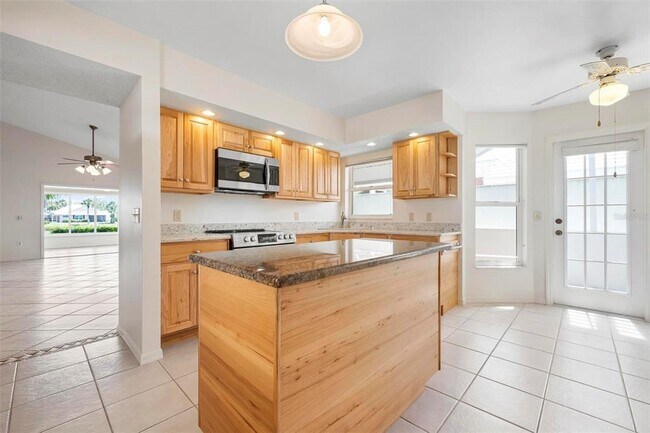 Building Photo - 799 Harrington Lake Dr N