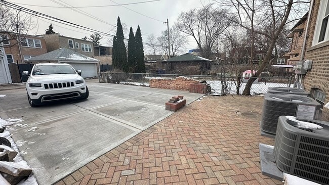 Building Photo - 5848 N Whipple St