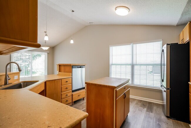 Building Photo - 204 Yellow Jasmine Path