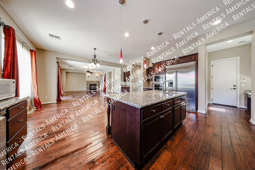 Building Photo - 130 W Tonto Dr