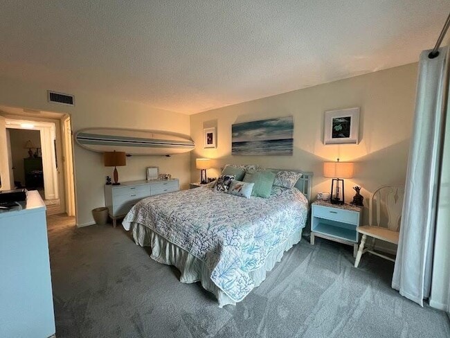 Building Photo - 323 Leeward Ln