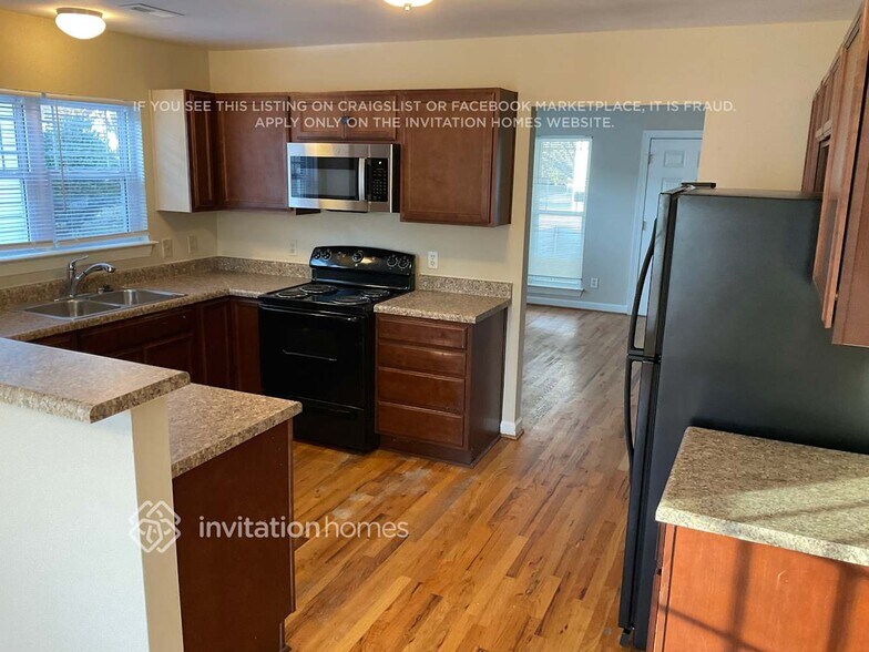 Building Photo - 1807 Chantilly Ln
