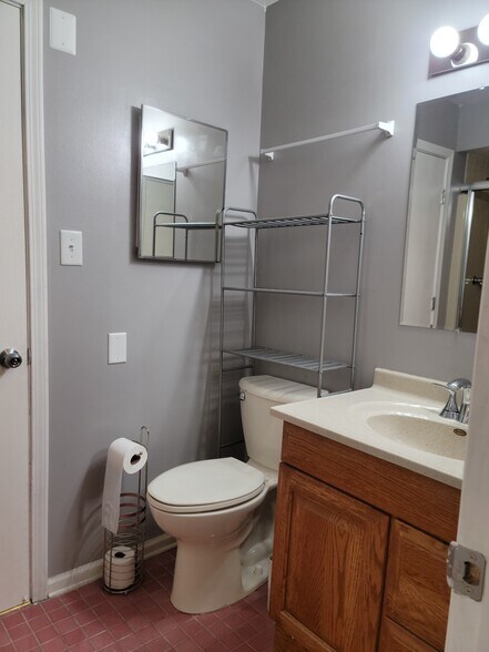 2nd Full Bath - 9224 Windsor Pky