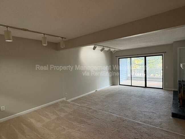 Building Photo - 700 Bishops Park Dr