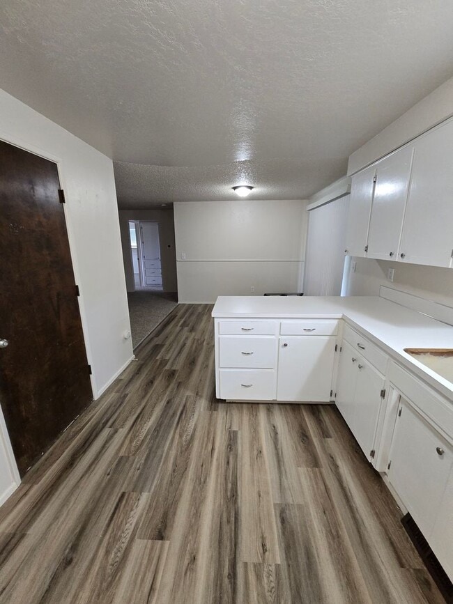 Building Photo - Kay Avenue Duplex