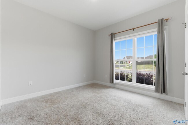Building Photo - 200 Goldie Ct