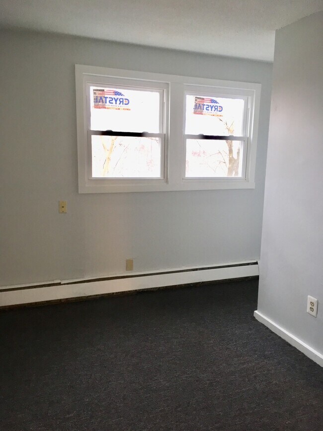 Building Photo - 70 Admiral St