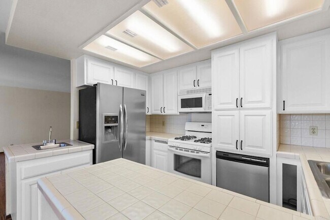 Building Photo - 801 Kalpati Cir