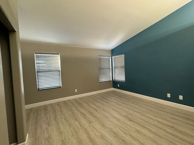 Building Photo - Summerlin North Community / Updated home 3...