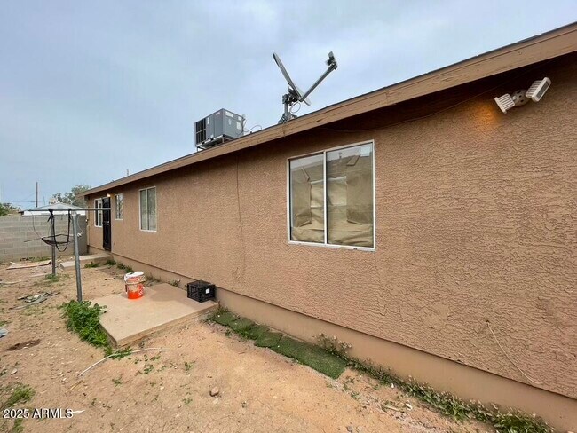 Building Photo - 2549 E Chipman Rd