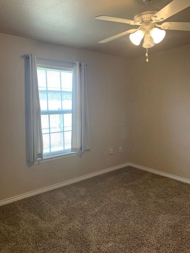 Building Photo - 4301 Sandstone Dr