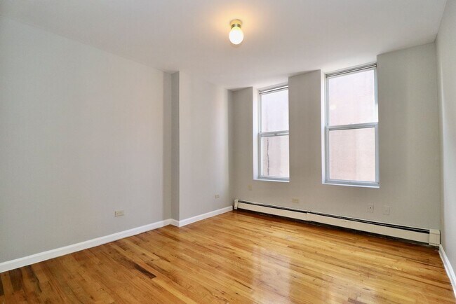 Building Photo - 415 1st St