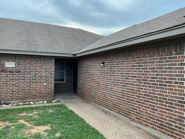 Building Photo - 10220 Lilac Ln