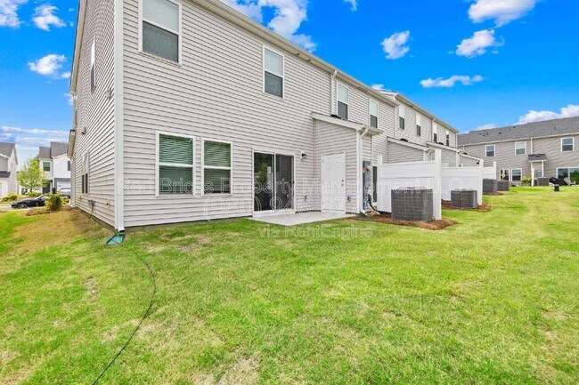 Building Photo - 2220 Belterra Dr