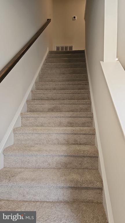 Building Photo - 18 Elliot Ln