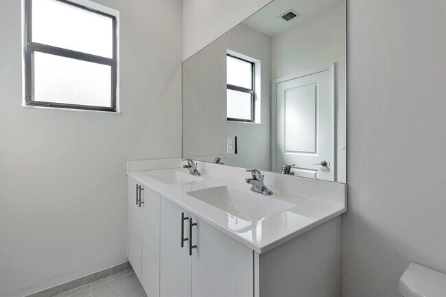 Building Photo - 13304 SW 286th Ter